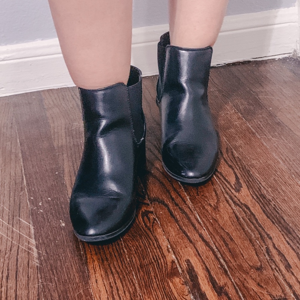 Black short boots
